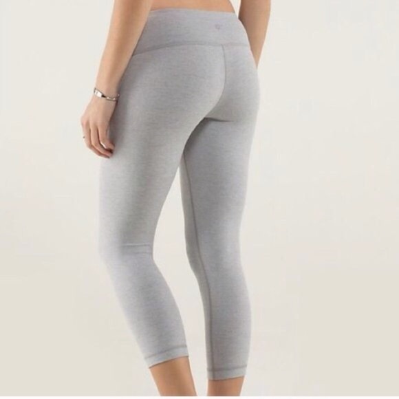 lululemon athletica Pants - Lululemon Wunder Under Cropped Leggings